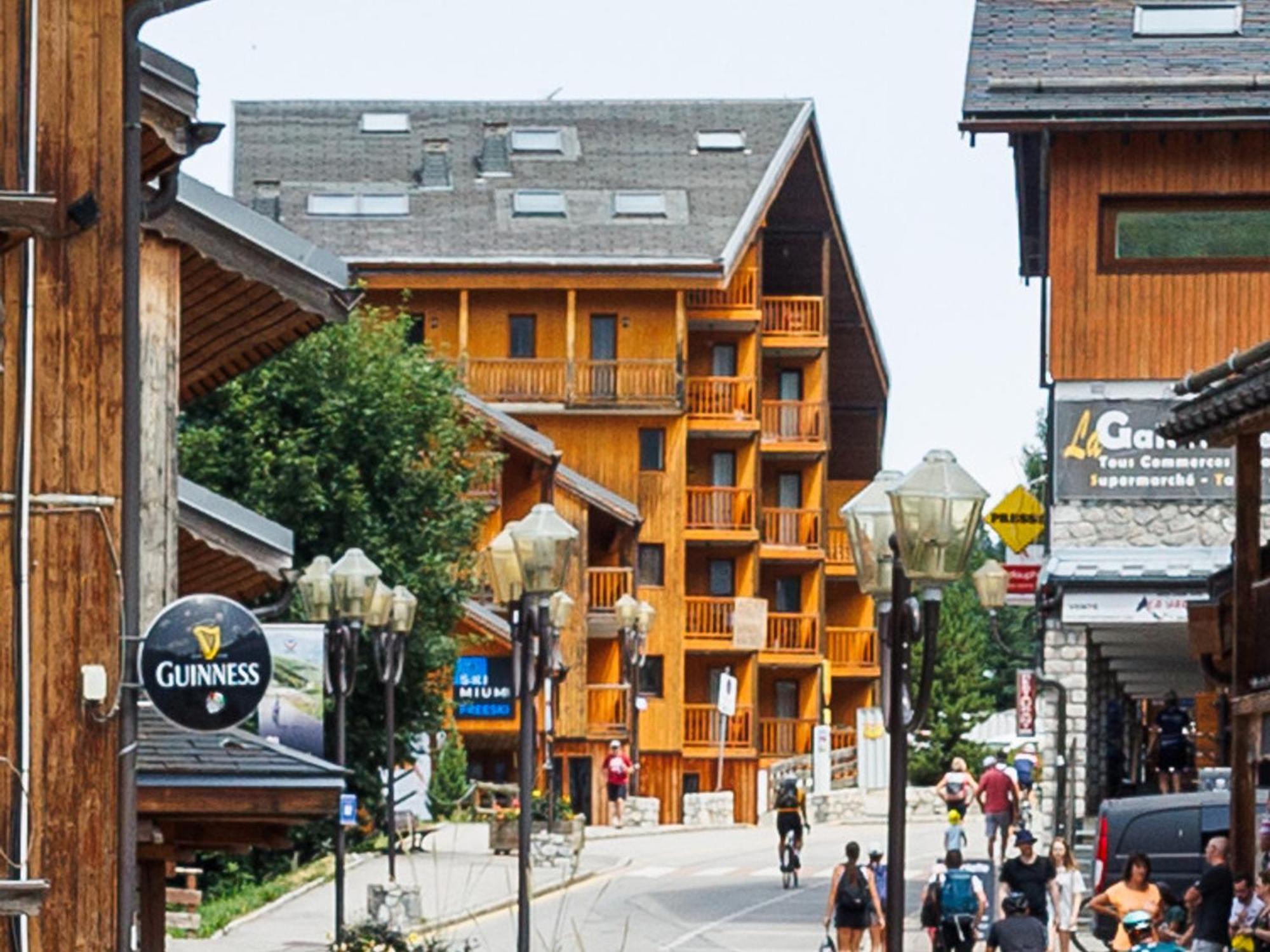 Renove Pour 8 Personnes Au Centre De Meribel, A 5 Min Des Pistes - Fr-1-565-52 Apartment